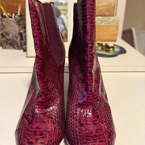 Juicy Couture Snakeskin Patterned Ankle Boots - Burgundy